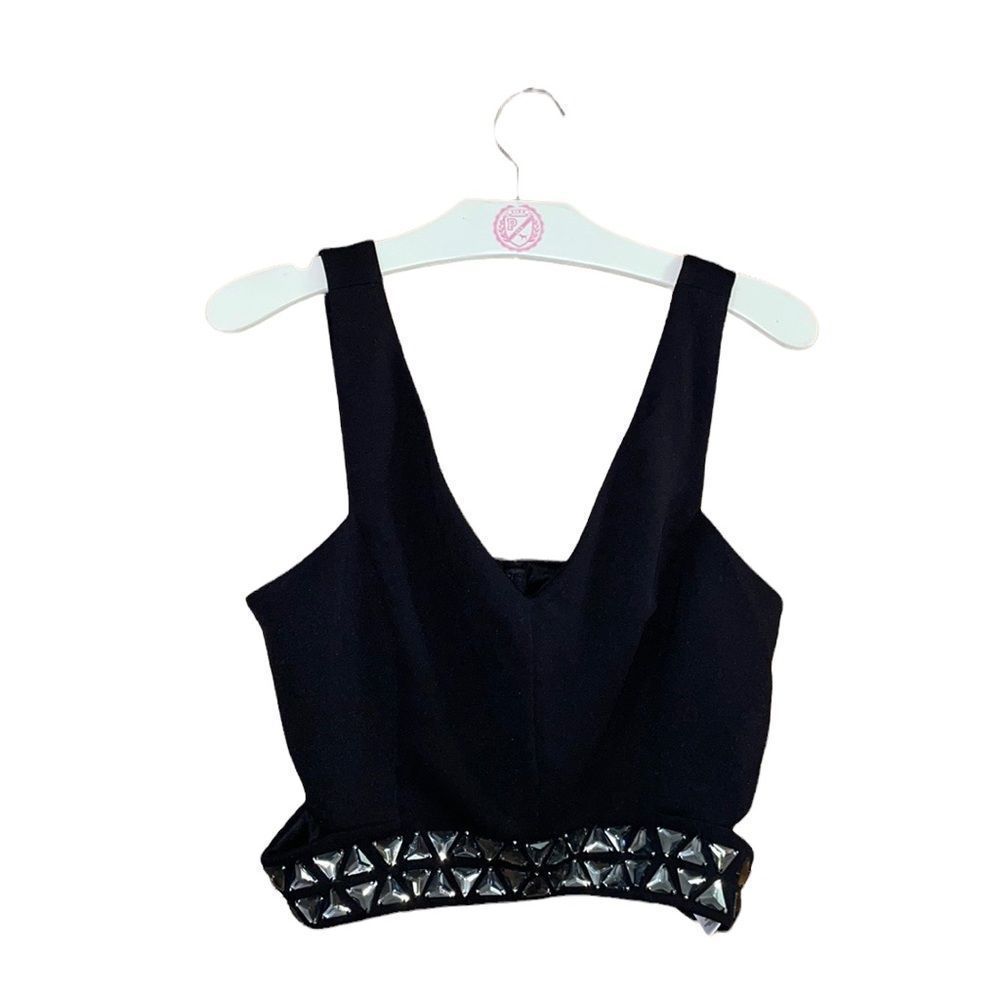 •EXPRESS•NWT Black triangle gem hem top. Size small